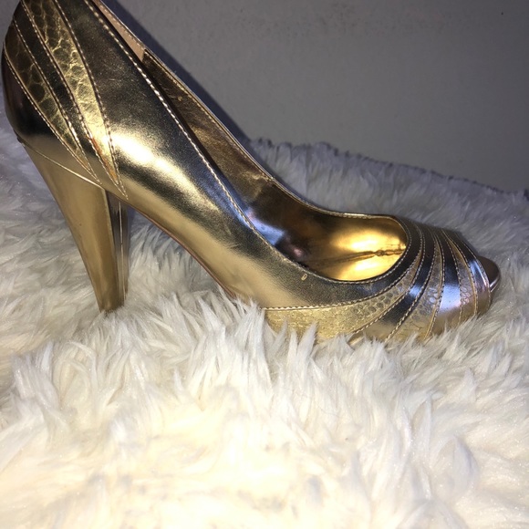 Aldo Gold Stilettos - Picture 3 of 3